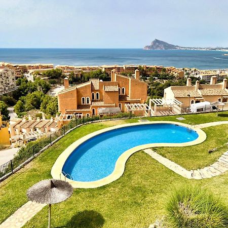 Вилла Charming Townhouse With Sea Views & Pool In Altea Кальпе Экстерьер фото