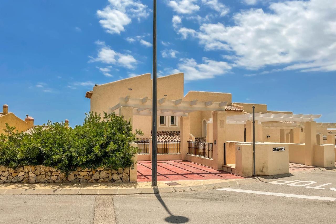 Вилла Charming Townhouse With Sea Views & Pool In Altea Кальпе Экстерьер фото